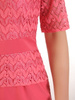 Elegancka sukienka damska z tkaniny i koronki w kolorze koralowym 32663