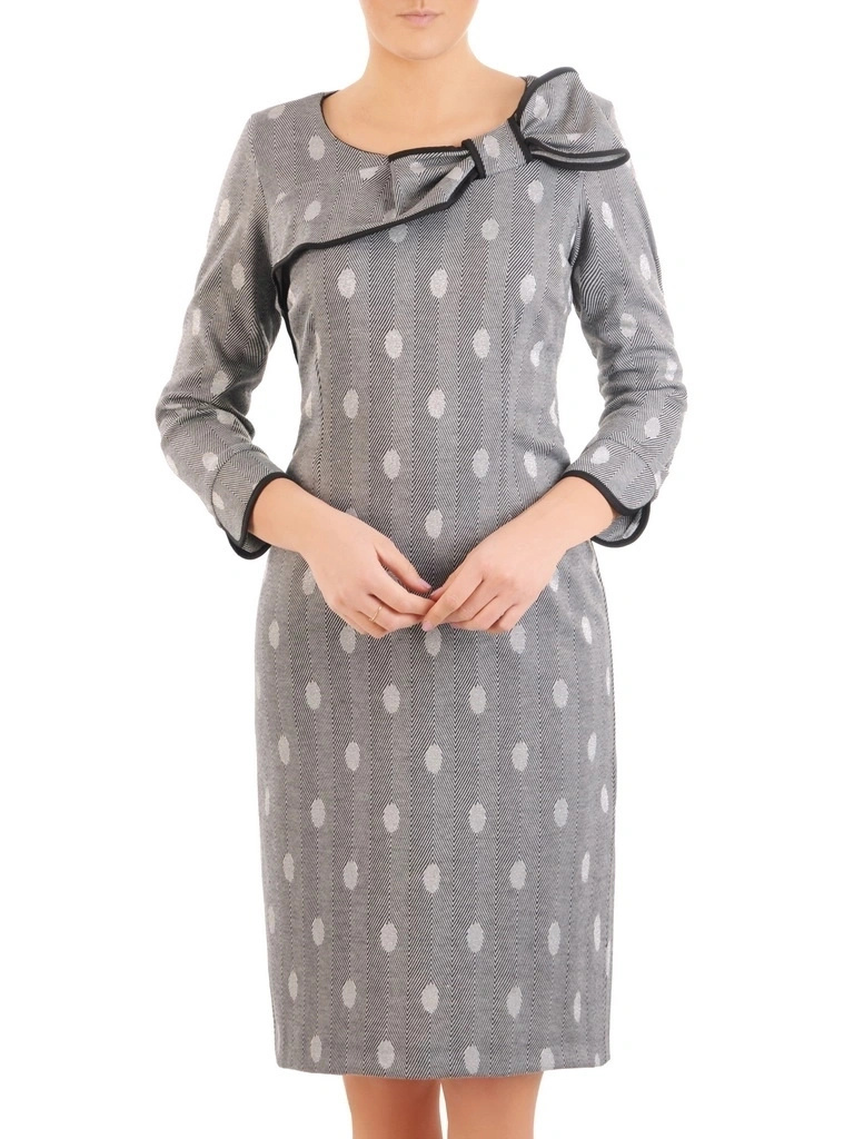 Szara sukienka midi w groszki do pracy – wysmuklający prosty fason z elegancką kokardą 31244