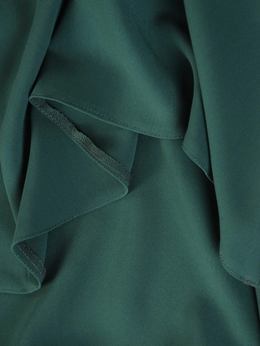 Elegancka sukienka trapezowa w kolorze butelkowej zieleni – pionowe zaszewki wysmuklające sylwetkę 34703
