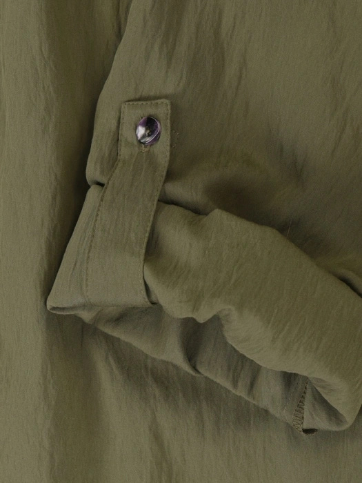 Wiskozowa koszula damska khaki o prostym kroju – komfortowy fason z ozdobnymi guzikami 40220