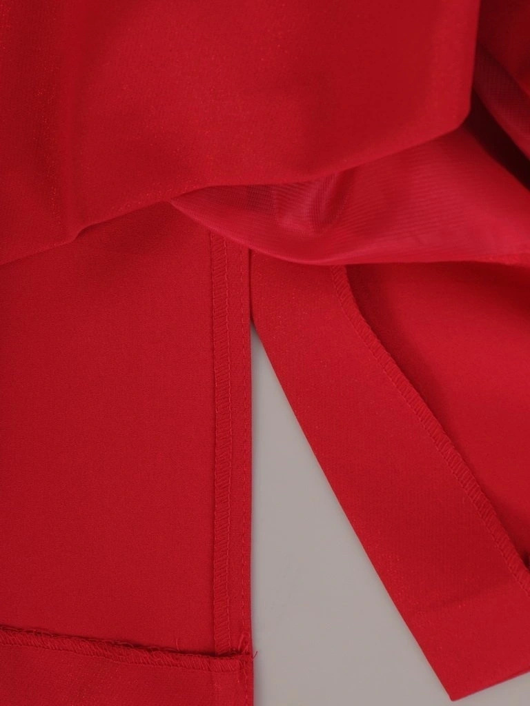 Elegancka sukienka wizytowa o prostym kroju amarantowa – subtelnie połyskujący fason wysmuklający sylwetkę 24596