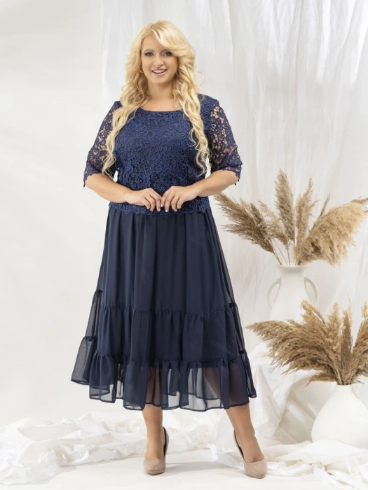 Elegancka sukienka rozkloszowana midi w kolorze granatowym – kobiecy fason z ozdobnym dołem 30212