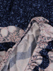 Wyszczuplająca bluzka z dzianiny z ozdobnym dekoltem 22941