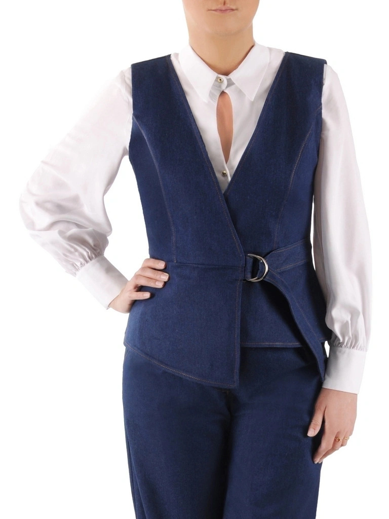 Jeansowa kamizelka damska plus size z ozdobnym zapięciem 38758