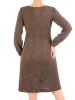 Elegancka sukienka damska midi w odcieniu cappuccino – optycznie wyszczuplające zaszewki i odpinany komin 34293