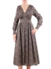 Czarna sukienka rozkloszowana w kwiaty z dekoltem V – wysmuklający krojem midi model z długim rękawem 35308