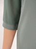Zielona sukienka wizytowa midi ciemna mięta – prosty fason ze zwiewnym rękawem i ozdobnymi guzikami 33476