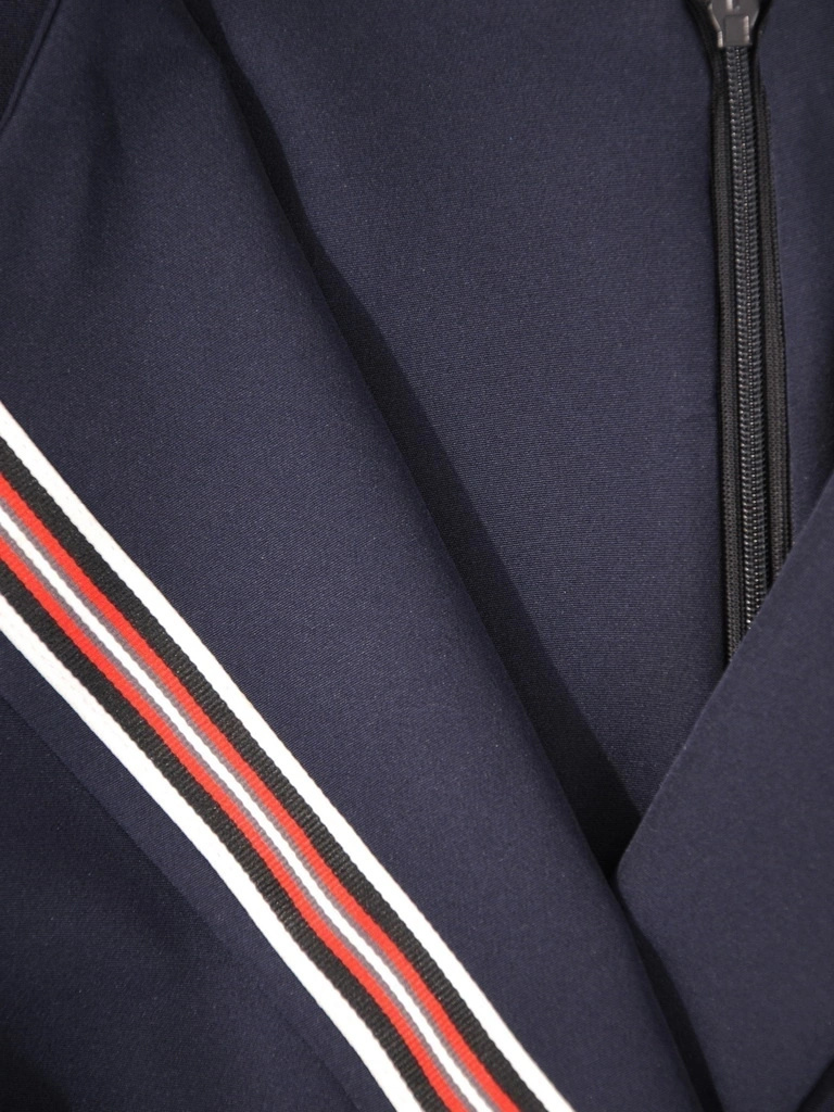 Granatowa sukienka rozkloszowana midi z kopertowym dekoltem – elegancki fason z paskiem akcentującym talię 33947