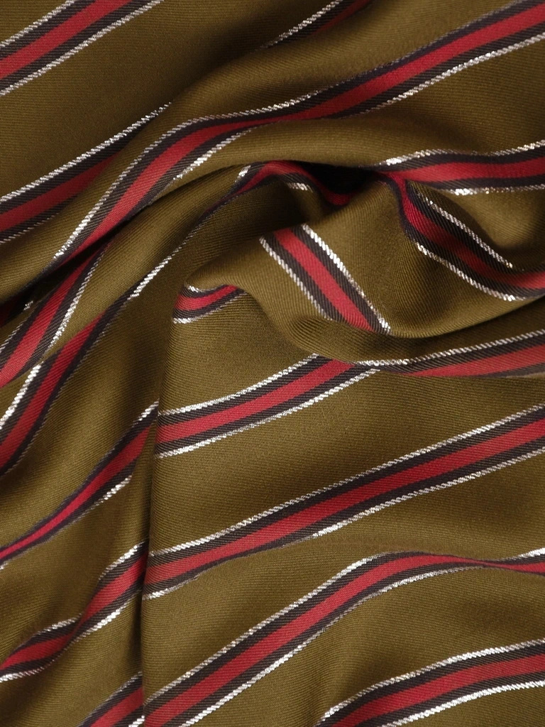 Elegancka bluzka wiskozowa w paski khaki – prosty fason ze srebrną nitką 41443