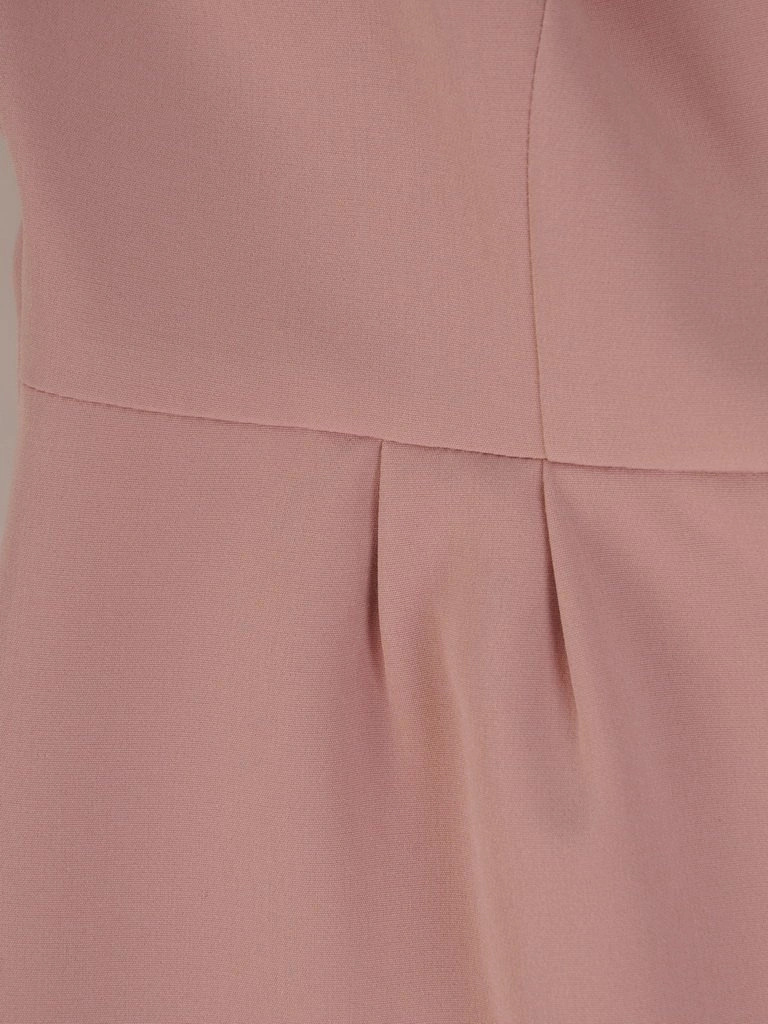 Elegancka sukienka kopertowa brudny róż na wesele – wysmuklające pionowe przeszycia i kołnierz 26180