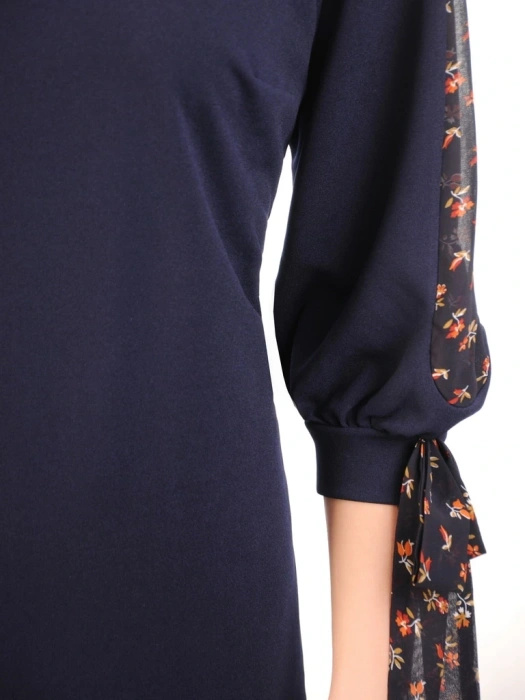 Elegancka sukienka syrenka midi w kwiatowy wzór – efektowne rękawy z kokardami 31718