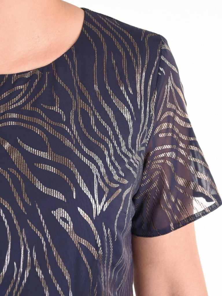 Elegancka garsonka damska na wesele ze wzorzystą sukienką – kobiecy rozkloszowany fason z żakietem 41583