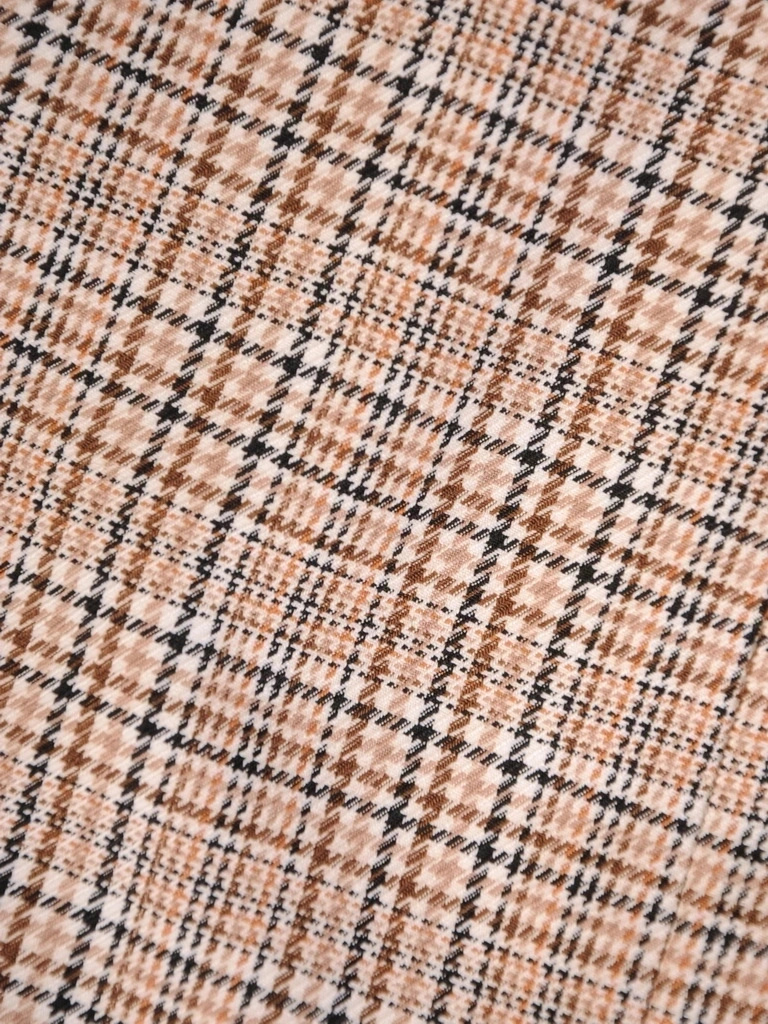 Elegancki żakiet damski do sukienki w kratę – prosty krój z rękawem 3/4 i ozdobnymi guzikami 30962