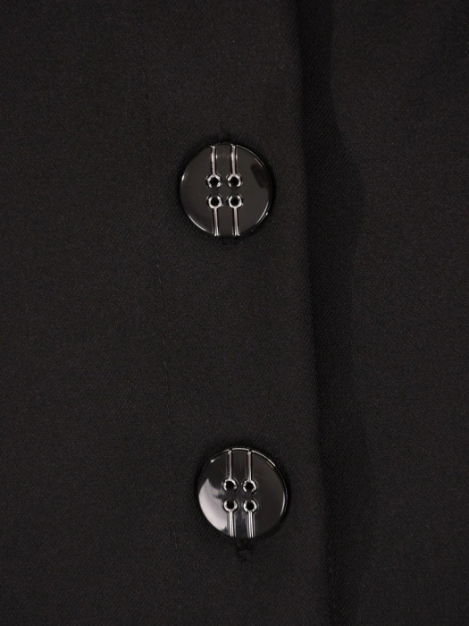 Elegancka czarna spódnica prosta do kolan – ozdobne guziki i fason wysmuklający sylwetkę 41605