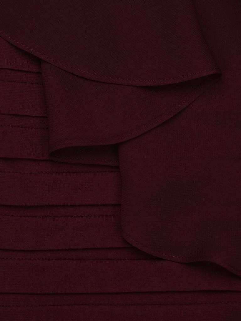 Elegancka śliwkowa sukienka koktajlowa midi – prosty fason z lekką narzutką wysmuklającą sylwetkę 14535