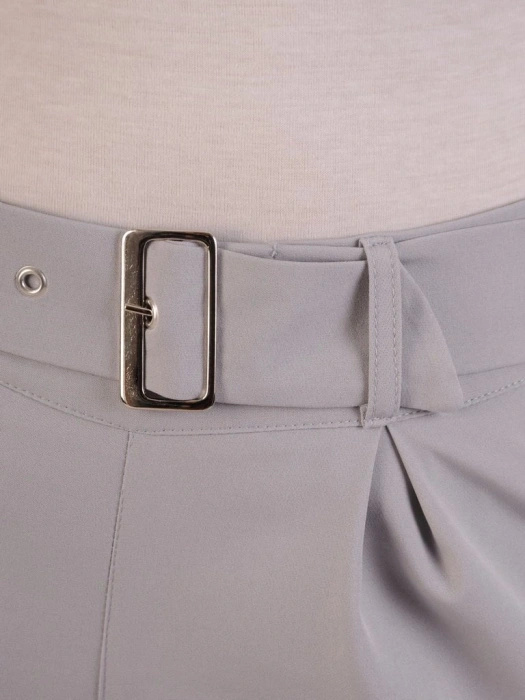Eleganckie szare spodnie damskie o prostym kroju – wygodna gumka w pasie i stylowy pasek 25854