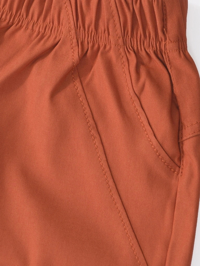 Eleganckie rude spodnie z prostą nogawką – fason plus size z gumką, idealny do biura 34872