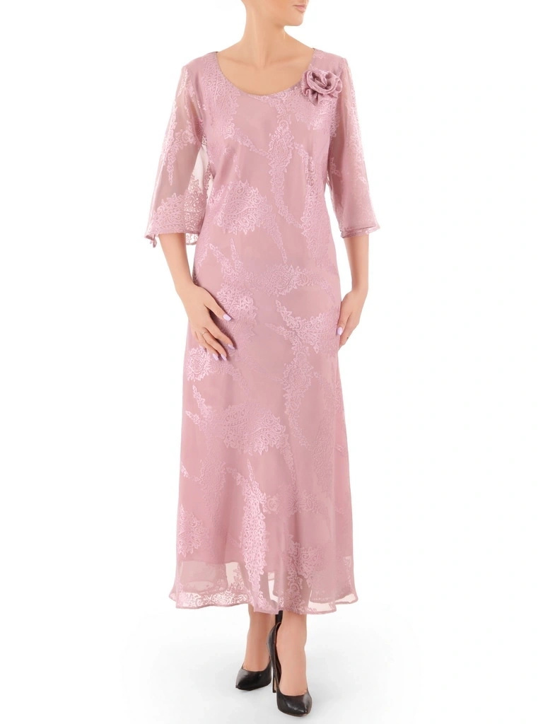 Różowa sukienka maxi rozkloszowana z ozdobnym kwiatem – eleganckie rękawy z perełkami akcentujące szyk 38055