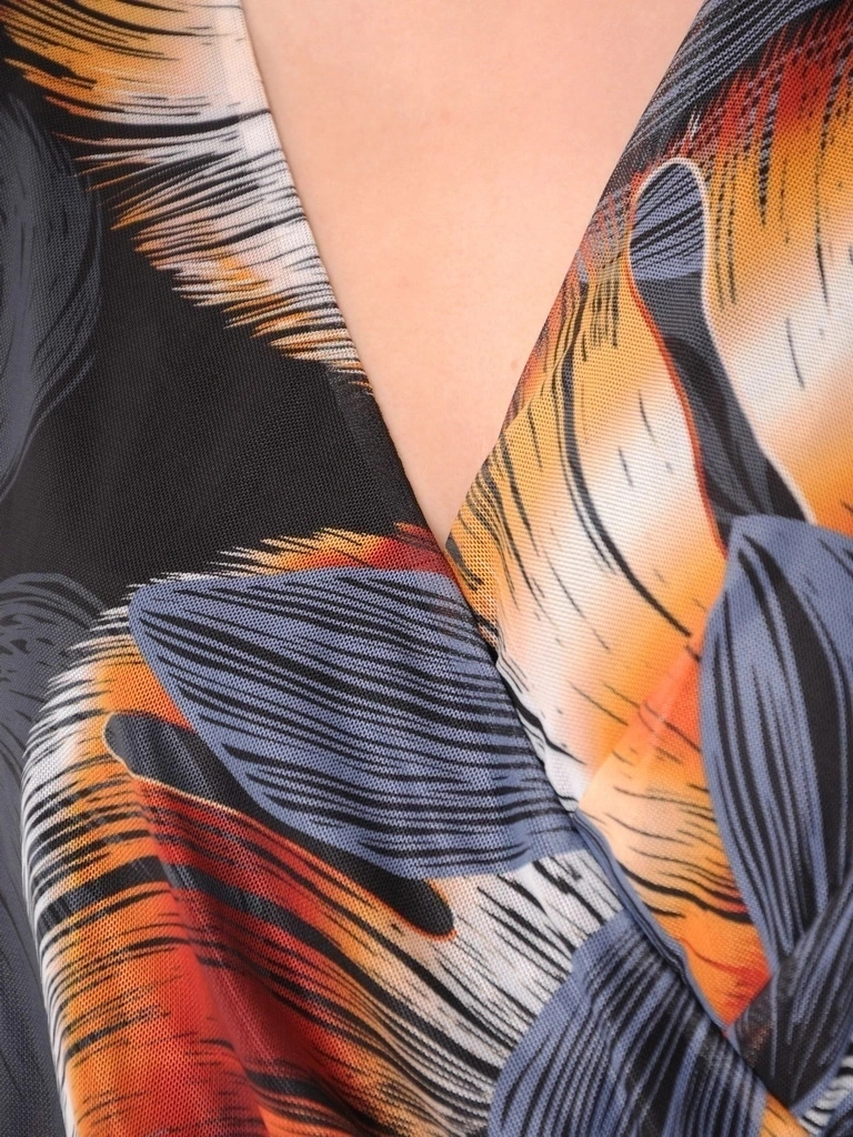 Czarna rozkloszowana sukienka maxi z motywem liści – kobiecy fason maskujący biodra 37088