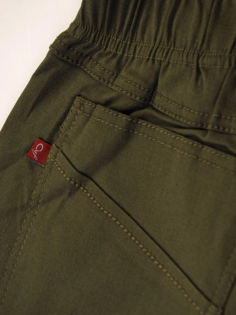 Dopasowane spodnie damskie khaki na gumce – elastyczny fason modelujący sylwetkę 35363