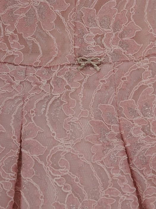 Rozkloszowana sukienka koktajlowa w kwiaty na przyjęcie – wyszczuplające przeszycia podkreślające talię 9203