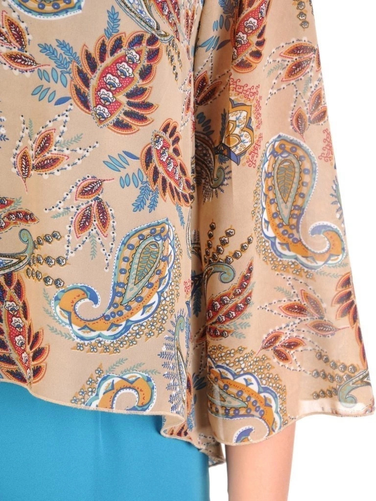 Elegancka niebieska sukienka o prostym fasonie – modelujące zaszewki i kobiecy dekolt w serek 29356