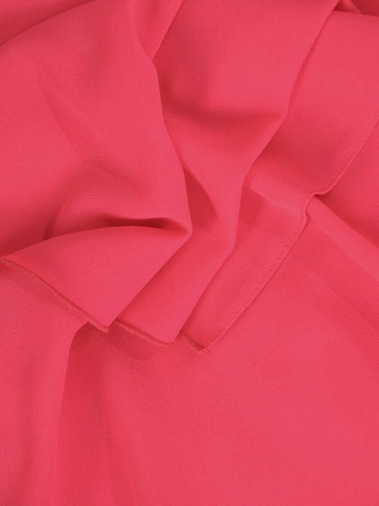 Wizytowa sukienka midi o prostym kroju malinowa – eleganckie szyfonowe okrycie modelujące sylwetkę 29242