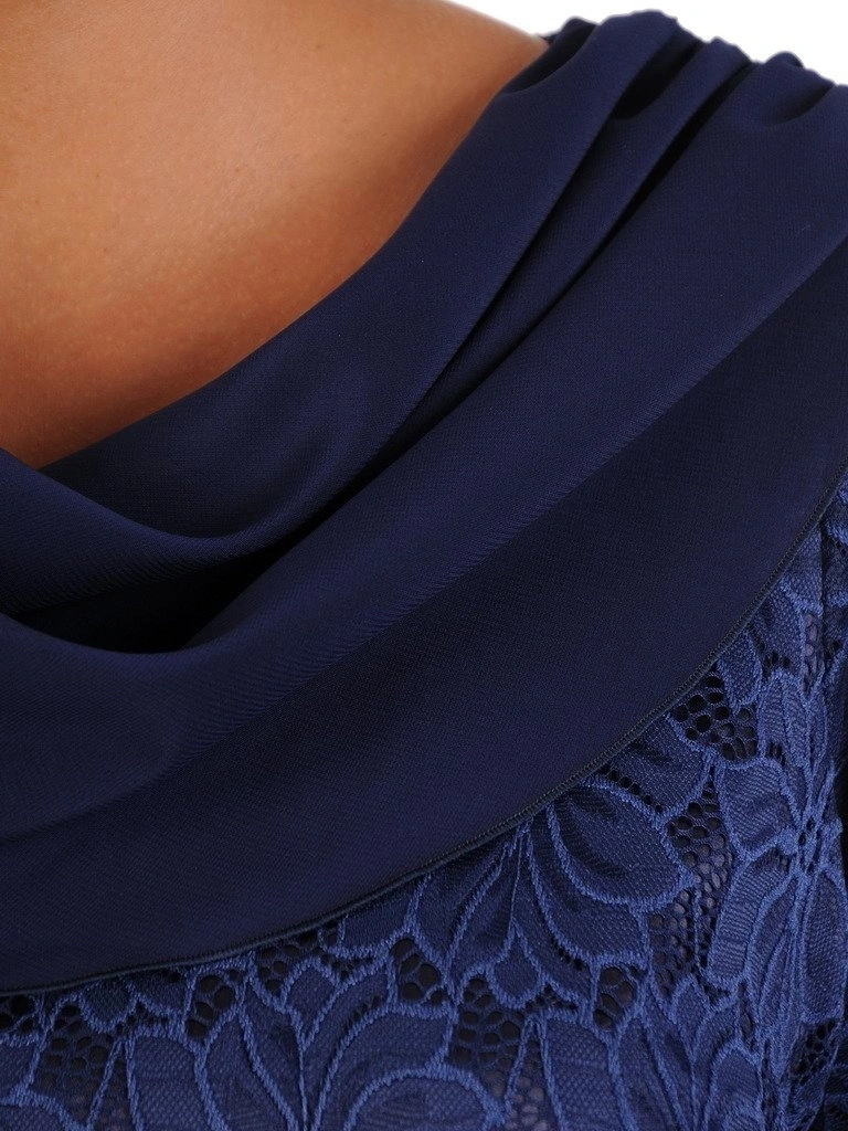 Granatowa sukienka wizytowa z dekoltem woda – prosty fason wysmuklający sylwetkę 21981