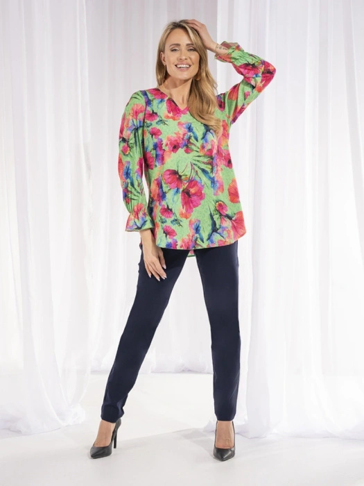 Granatowe spodnie damskie z prostymi nogawkami – uniwersalny element garderoby, idealny dla sylwetki plus size 37637