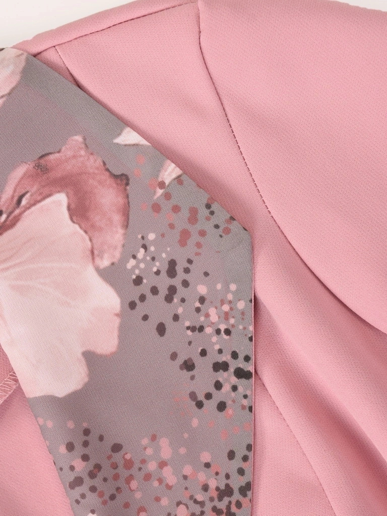 Kostium damski na wesele w kwiaty – elegancka garsonka z żakietem wysmuklająca sylwetkę 33203