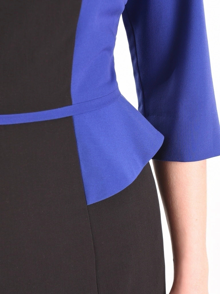 Chabrowo-czarna sukienka midi o prostym kroju – efektowna baskinka akcentująca talię 2782