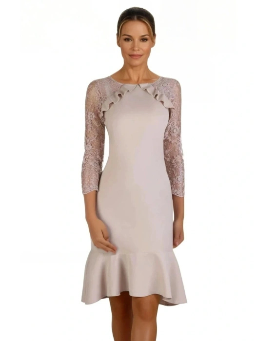 Elegancka beżowa sukienka na wesele syrenka – modelujący sylwetkę fason z koronką 15247