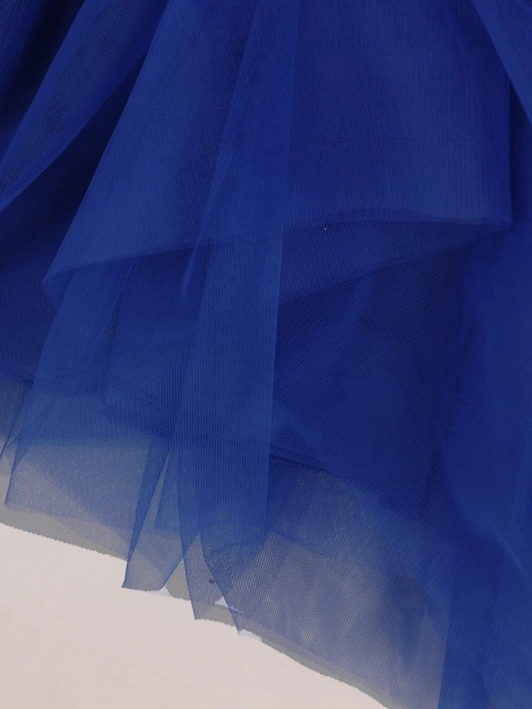 Elegancka chabrowa sukienka rozkloszowana na wesele – kobiecy fason pięknie modelujący sylwetkę 27467