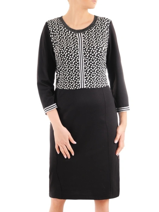 Czarna sukienka w grochy z rękawem 3/4 – prosty fason ze stylowymi mankietami 35533