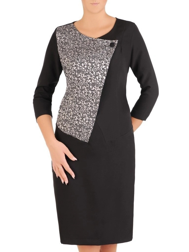 Elegancka czarna sukienka midi z ozdobnym wzorem – prosty fason z zaszewkami optycznie wyszczuplającymi 27429