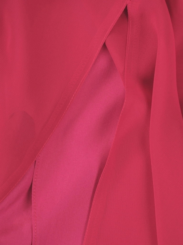 Elegancka suknia balowa maxi rozkloszowana w odcieniu malinowym – zmysłowe rozcięcie wysmuklające sylwetkę 38078