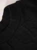 Biznesowa sukienka ołówkowa midi w czerni – wysmuklający sylwetkę krój ze stójką i paskiem 38956