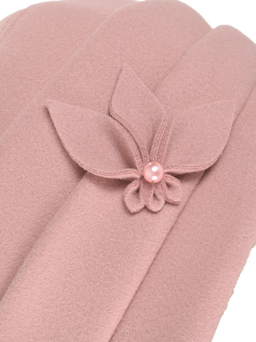 Różowy kapelusz damski cloche na jesień – elegancki model z ozdobną wstawką 42425