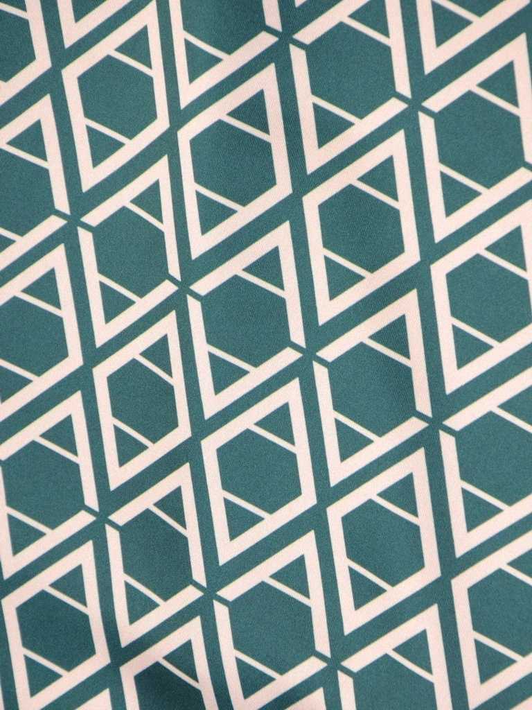 Ciemnozielona sukienka wizytowa o prostym kroju – kobiecy model z paskiem modelującym talię 34459