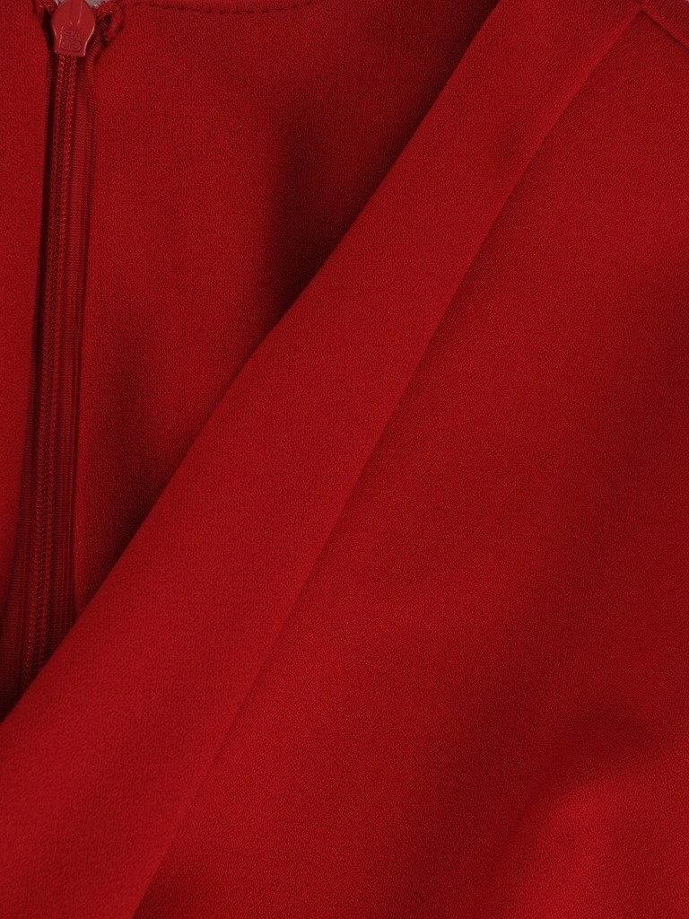 Elegancka czerwona sukienka kopertowa z kołnierzykiem – stylowy krój z wiązaniem w pasie 18595
