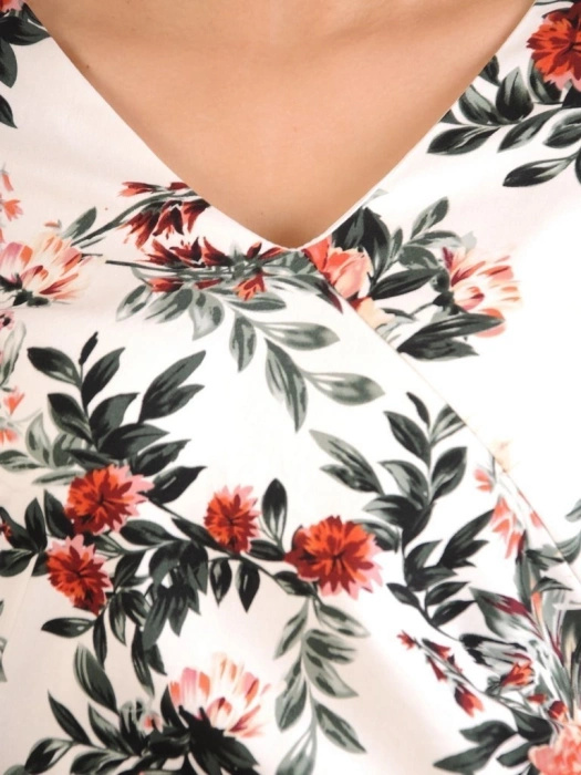 Elegancka bawełniana sukienka midi w kwiaty – prosty fason maskujący niedoskonałości 28943