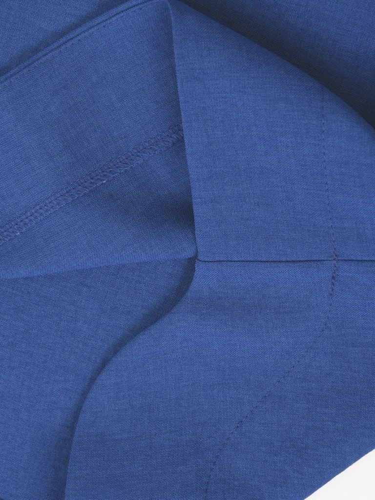 Elegancka chabrowa bluzka z dekoltem typu kołnierz – idealna na lato, komfortowy krój 41982