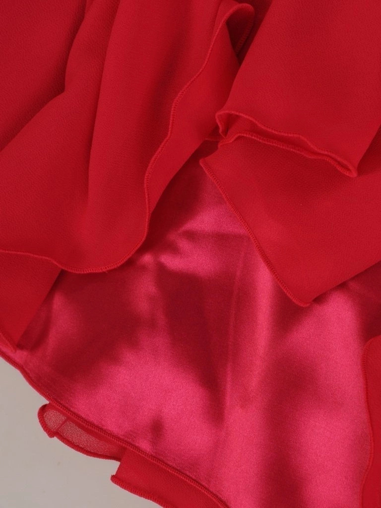 Malinowa sukienka koktajlowa rozkloszowana z cekinami – wysmuklające przeszycia akcentujące talię 22679