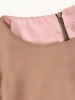 Elegancka sukienka damska o fasonie trapezu cappuccino – subtelny, tuszujący krój z rękawem 3/4 29034
