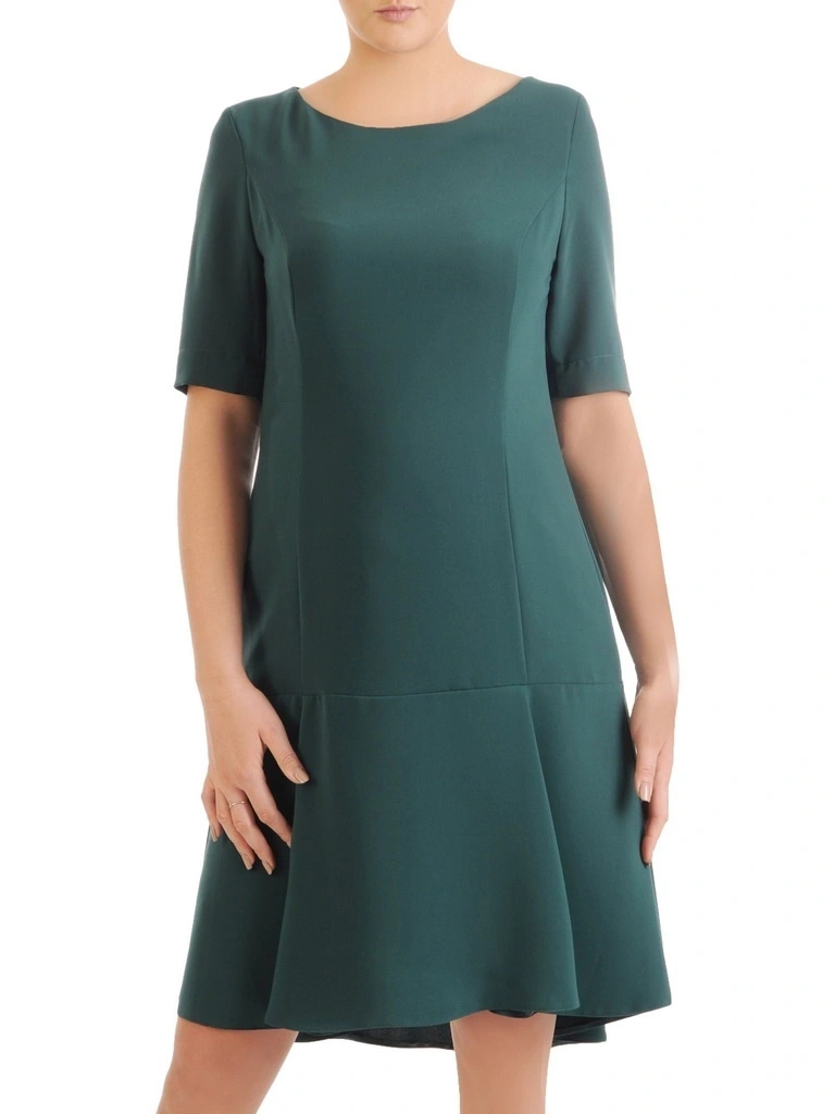 Elegancka sukienka trapezowa w kolorze butelkowej zieleni – pionowe zaszewki wysmuklające sylwetkę 34703