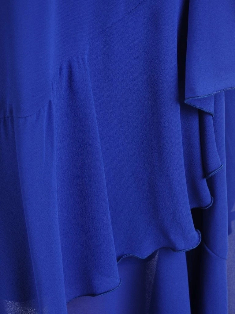 Chabrowa sukienka wizytowa midi o rozkloszowanym kroju – elastyczna talia i kobiecy dekolt 29165