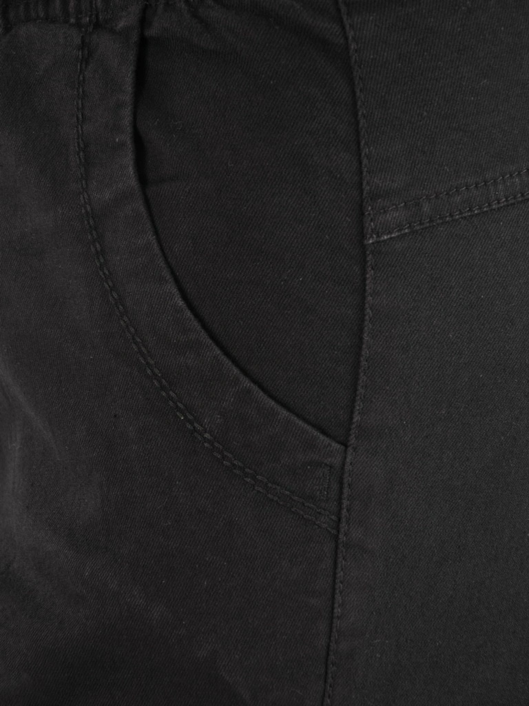 Czarne spodnie damskie proste na gumce plus size – eleganckie do pracy z optycznym wysmukleniem 34896