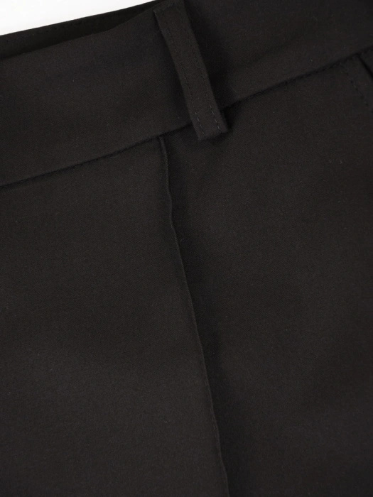 Czarne eleganckie spodnie damskie w kant – prosty fason z kieszeniami modelujący sylwetkę 40669