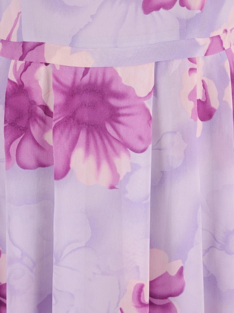 Liliowa sukienka w kwiaty z rękawem 3/4 – rozkloszowany, plisowany fason maxi wysmuklający talię 37972