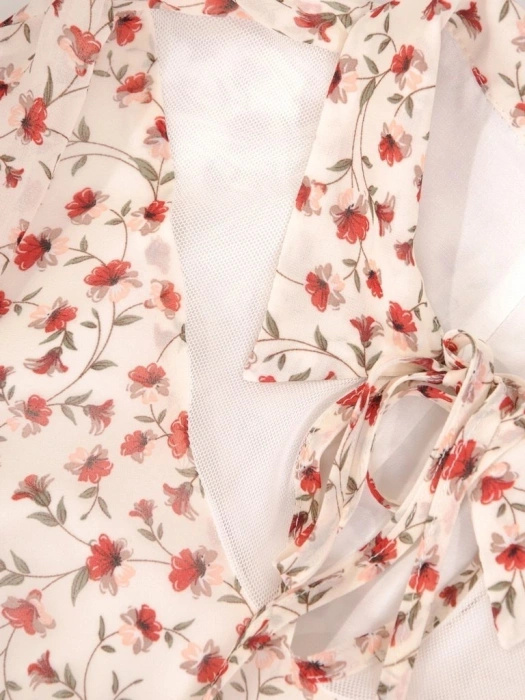 Elegancka sukienka trapezowa midi w kwiaty – swobodny krój maskujący biodra 28214